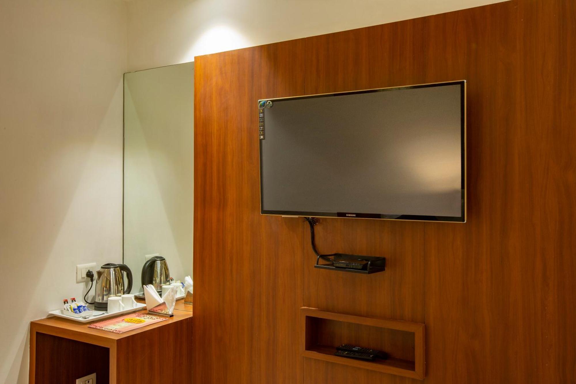 Hotel Arch Suites - Near Aerocity Нью-Делі Екстер'єр фото