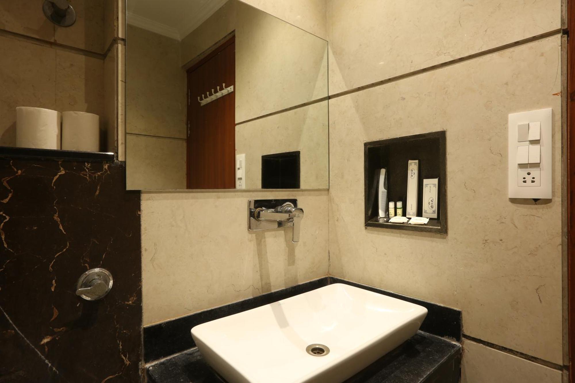 Hotel Arch Suites - Near Aerocity Нью-Делі Екстер'єр фото